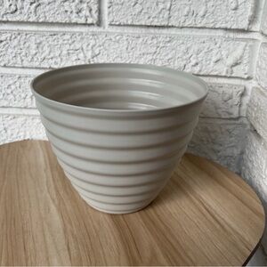 Ribbed Plastic Planter Flower Pot Gray Round Cone Shape Pop Out Draining Holes